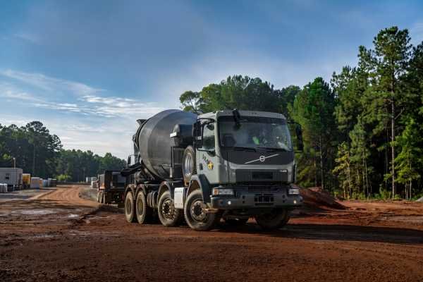 Volvo FM 380 4x2T atende ao transporte rodoviário regional